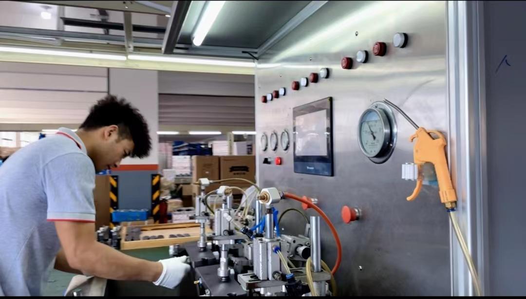 从铝材原料到成品：91视频APP污下载安装卫浴全产业链闭环，藏着怎样的品质密码？