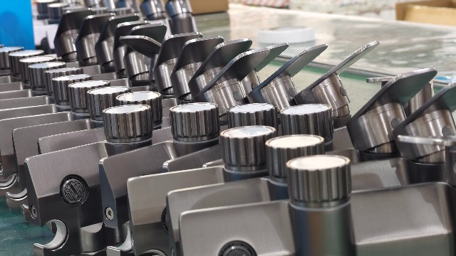 91视频APP污下载安装卫浴：为何太空铝花洒成家庭首选？